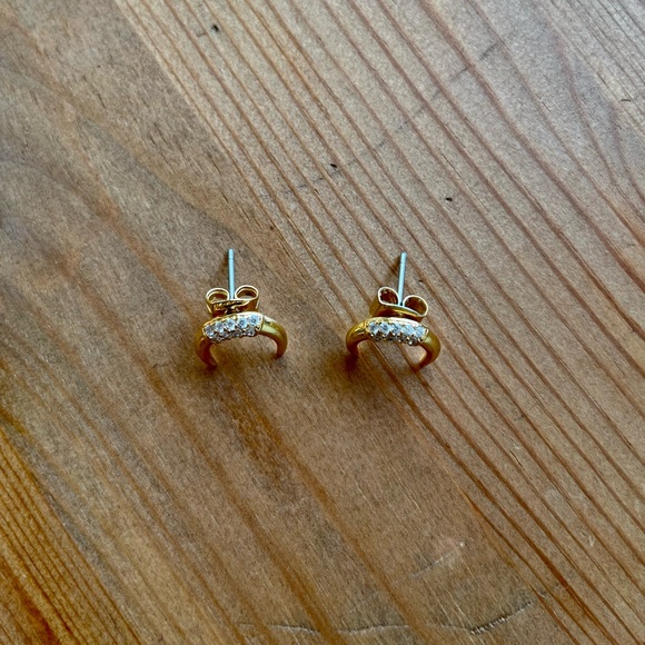 Gold half moon stud earrings - Picture 3 of 5